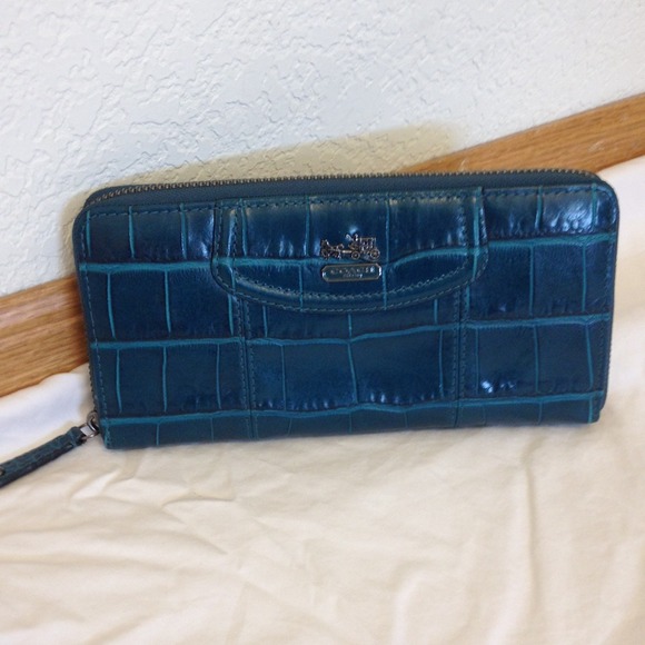 Coach Wallet in Teal. Never Used😊