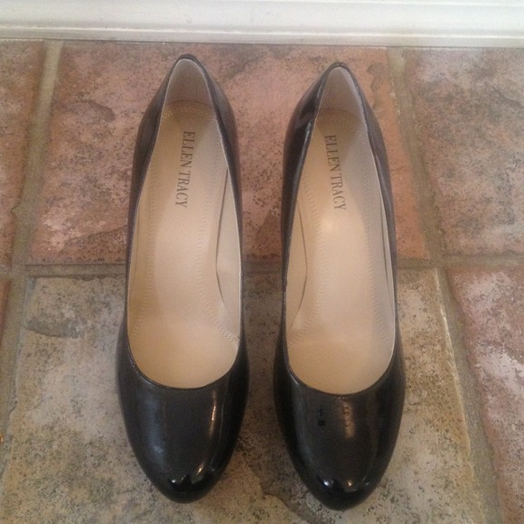 Ellen Tracy Black Patent Leather Pumps - Picture 1 of 4