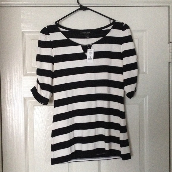 😍Reduced! Brand New White House Black Market Top