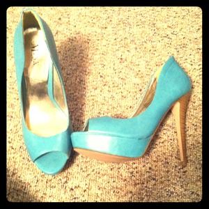 Size 7.5 teal peep toed heels