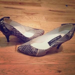 Lace print Stuart Weitzmqn heels