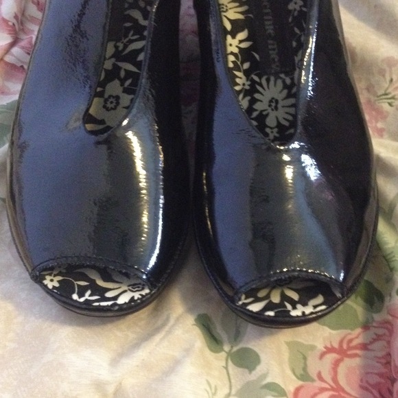 black shiny open toe wedge - Picture 2 of 4