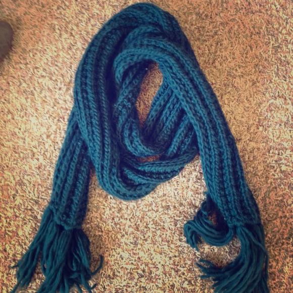 ⛔️No longer available⛔️ Dark Teal Knit Scarf