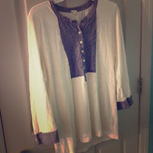 💢SOLD!💢J.Crew button up top!