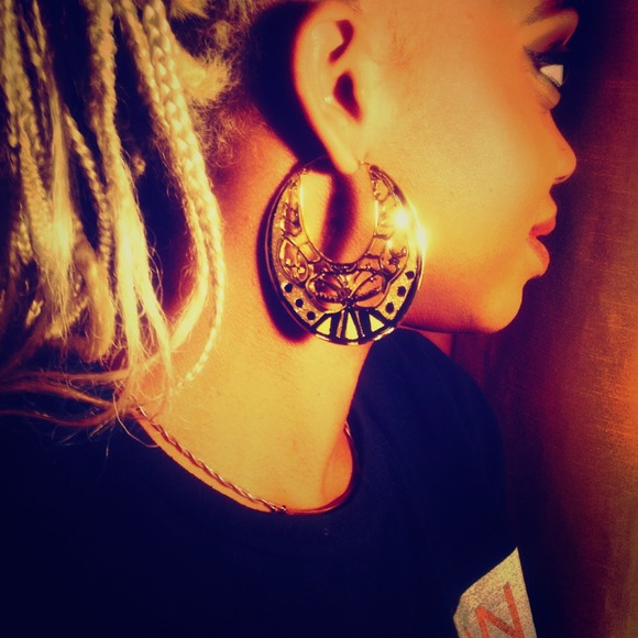 "Bumblebee" Gold hoop earrings - Picture 1 of 4