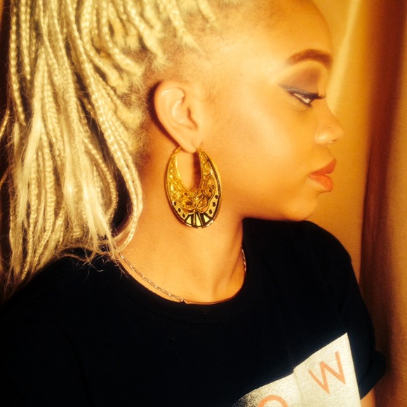 "Bumblebee" Gold hoop earrings - Picture 2 of 4