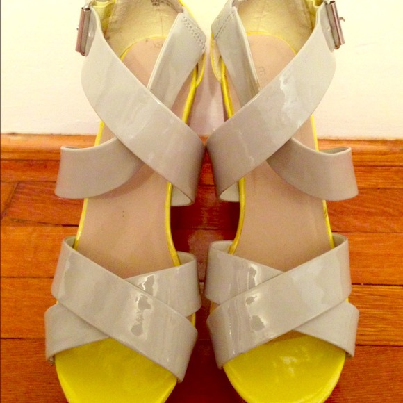 Madden Girl Wedges