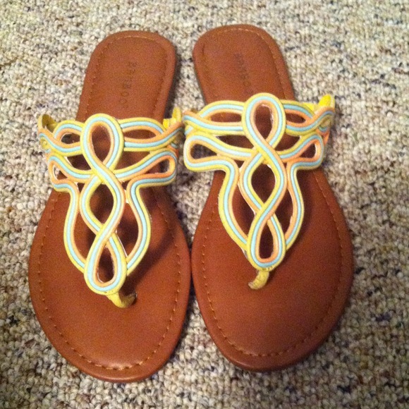 Size 7 never worn sandals