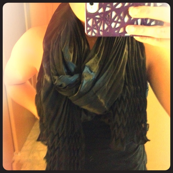 ⛔️No longer available⛔️ Black Pleated Scarf