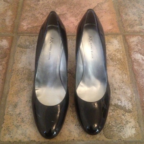 Anne Klein Black Patent Leather Pumps - Picture 1 of 4