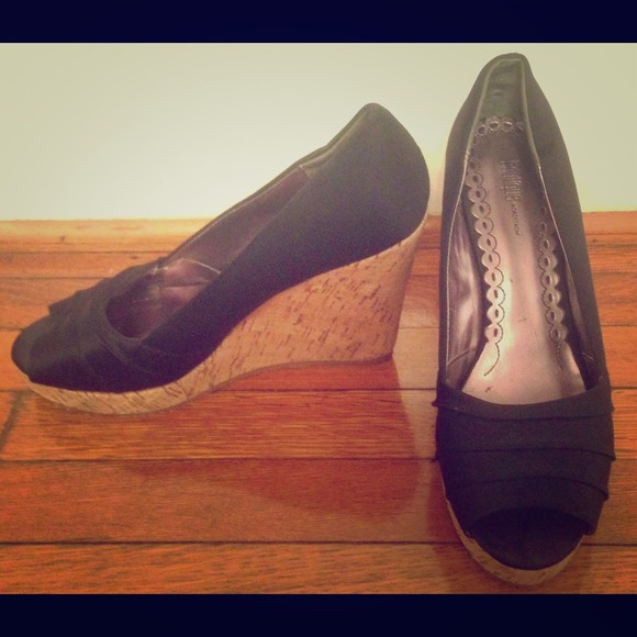 Black and cork wedges