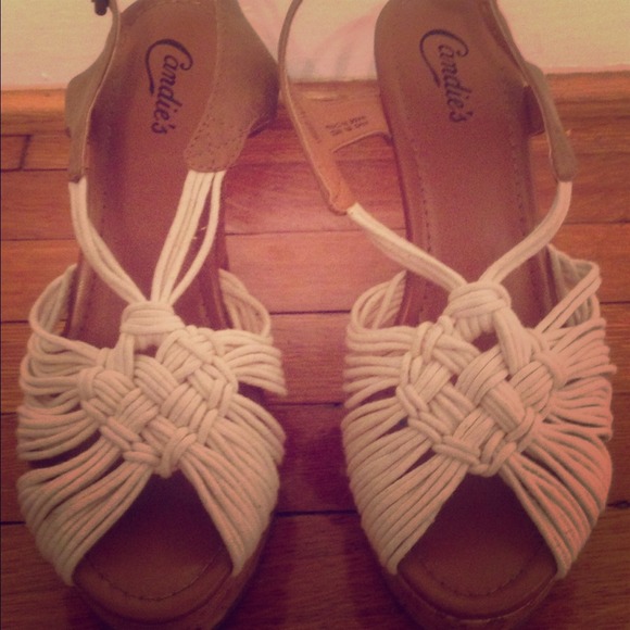 Woven string wedges