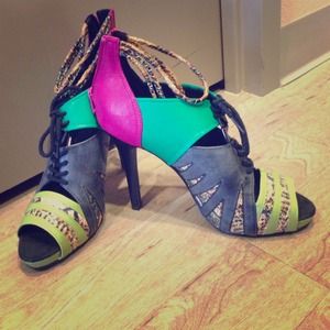 DIVIDED by H&M, multi color hill. Never worn