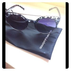 Quay Accessories - Quay Eyeware Australia
The Livnow Sunglasses Quay Accessories - Quay Eyeware Australia
The Livnow Sunglasses