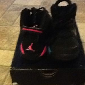 Girls Jordan 6 retro sneakers