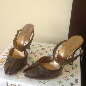 Gucci ostrich & patent heels