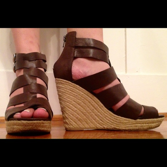 Brown strap and hemp wedge