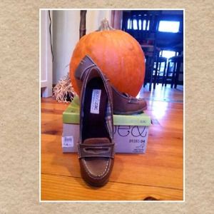 Never worn brown shoes