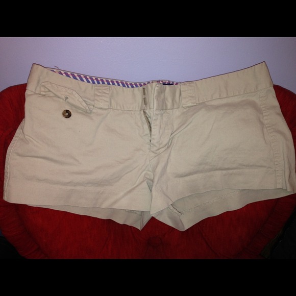 American Eagle short light khaki shorts