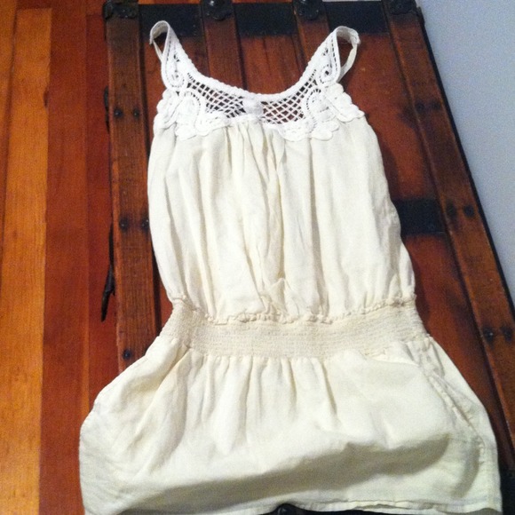 BCBG cream tunic tank