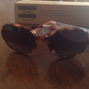 Brand new Toms sunglasses in brown wit box, case