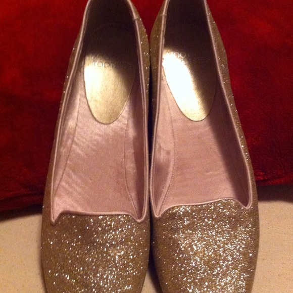 Mootsie Tootsie Gold Sparkle flats.