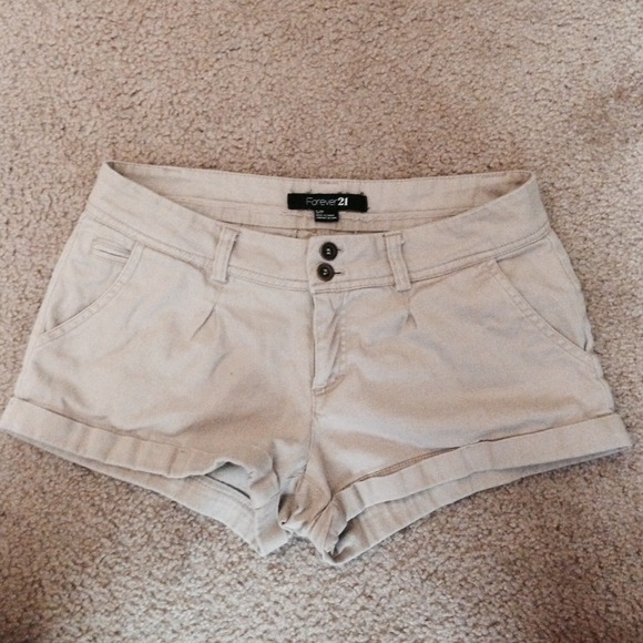 Khaki short-shorts