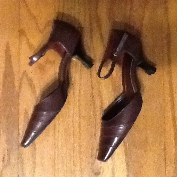 Michelle D Shoes - Dark burgundy ankle strap pumps, 7.