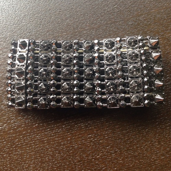 Spiked Gunmetal bracelet - Picture 2 of 2