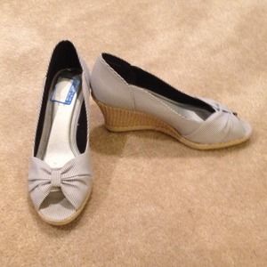 Blue and white stripe life stride wedges