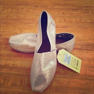 Toms silver glitter NWT