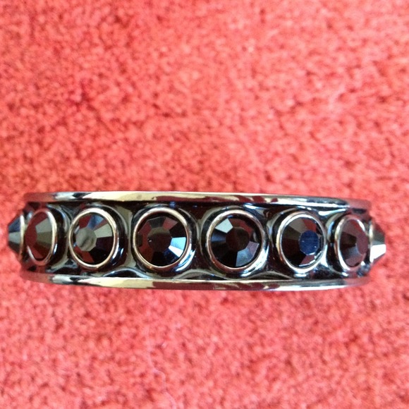 🔴🔴Sold🔴🔴Givenchy cuff - Picture 2 of 3