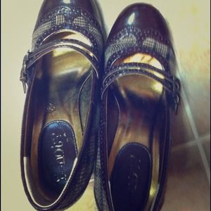 SOLD REDUCED Brown plaid heels