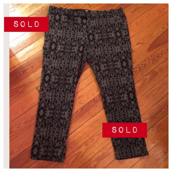 ***SOLD***Grey printed ankle crop pants