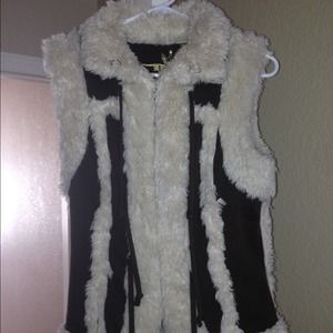 Faux fur lined vest EUC