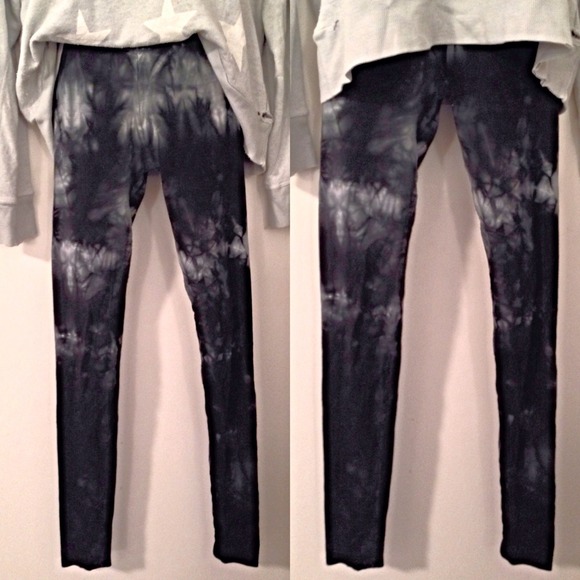 Brandy Melville greyscale tie-dye leggings