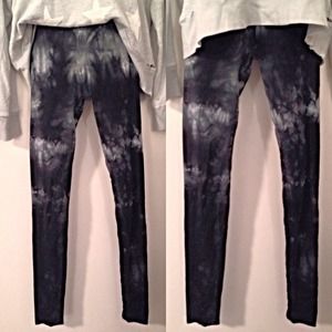 Brandy Melville greyscale tie-dye leggings