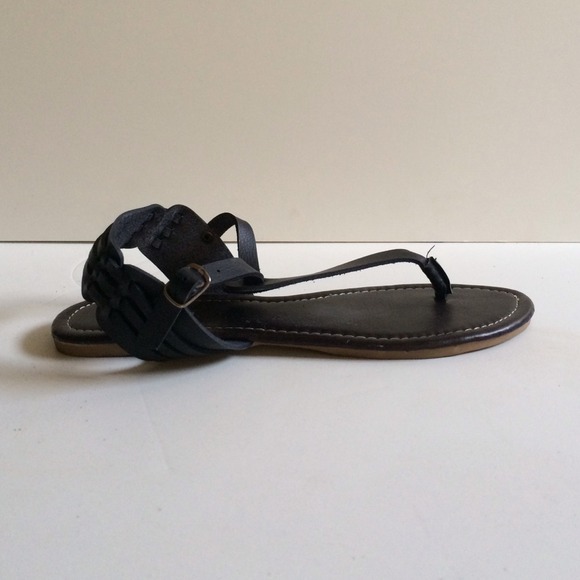 ☑️SOLD☑️Black Strappy Sandal - Picture 2 of 4