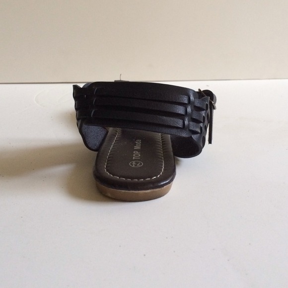 ☑️SOLD☑️Black Strappy Sandal - Picture 3 of 4