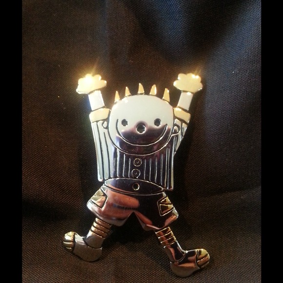 Little boy pin or pendant - Picture 1 of 3