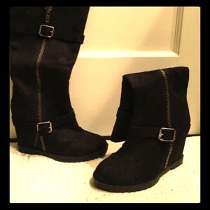 Tall black zipper detailed boots