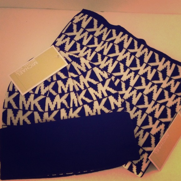 Michael Kors Accessories - ✨Black Michael kors hat with scarf (2)✨on hold