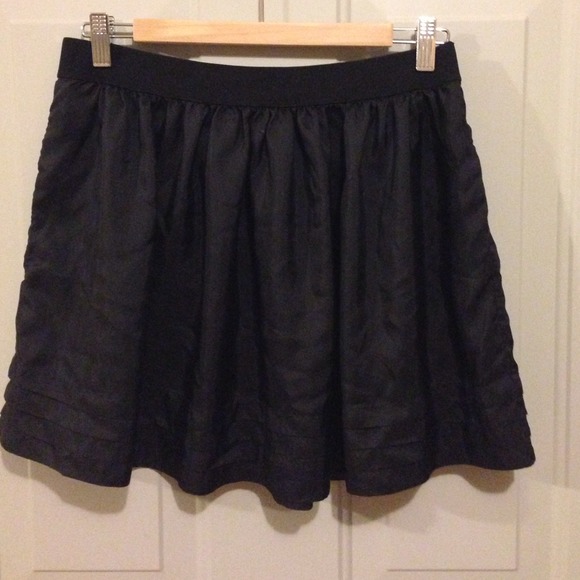 BCBG maxazria black pleated mini skirt