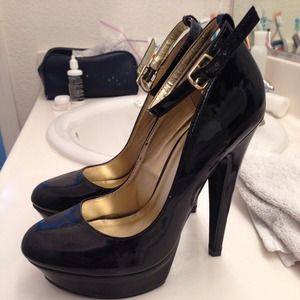 Black patent platform pumps. Size 6.5. NWOT