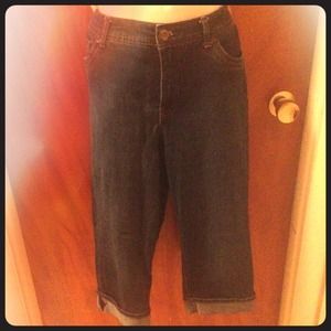 Sonoma Mid Waist Capri Size 16
