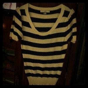 Short sleeved sweater