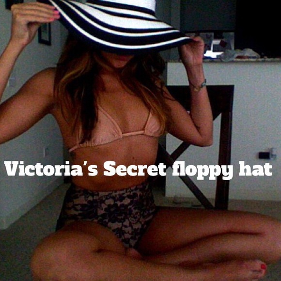 ❌❌Bundle SOLD  Secret floppy black and white