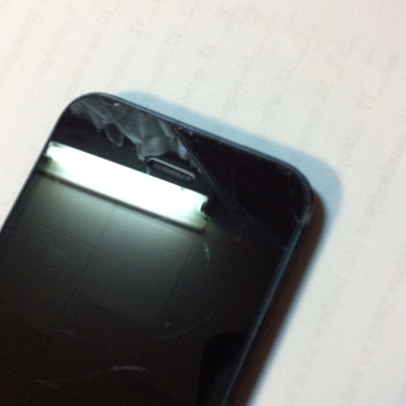 iPhone 5 - Picture 2 of 3