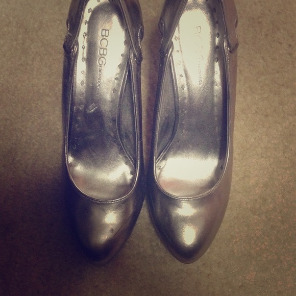 Sliver bcbg shoes