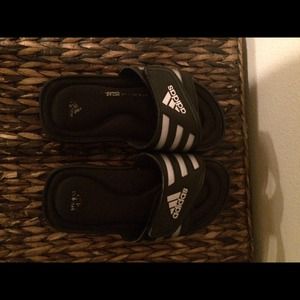 Adidas Flipflops Boys Size 2